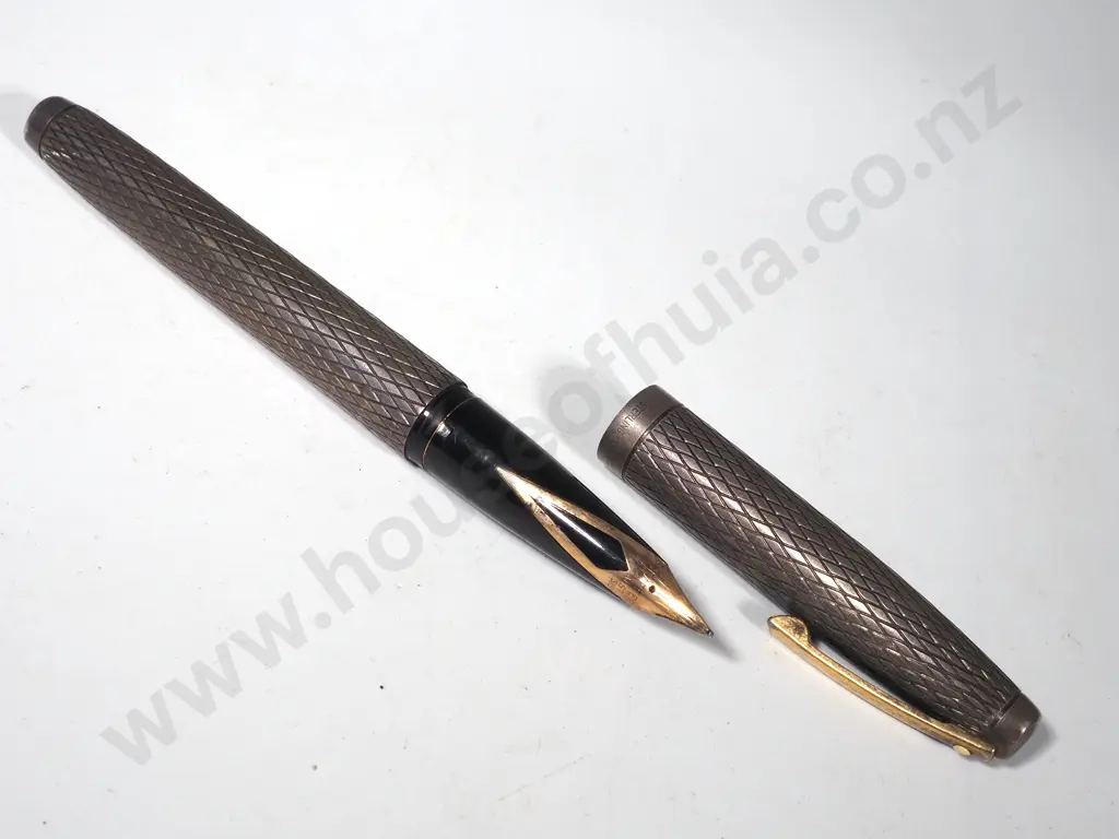 One Unboxed Sheaffer Fountain Pen w 14ct Gold Nib Image 1++