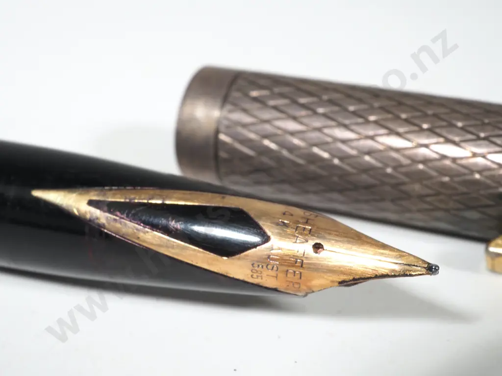 One Unboxed Sheaffer Fountain Pen w 14ct Gold Nib Image 1++