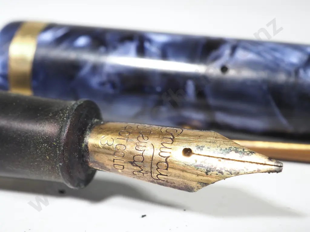 One Unboxed Vintage Conway Stewart Duro Fountain Pen w 14ct Gold Nib Image 1++