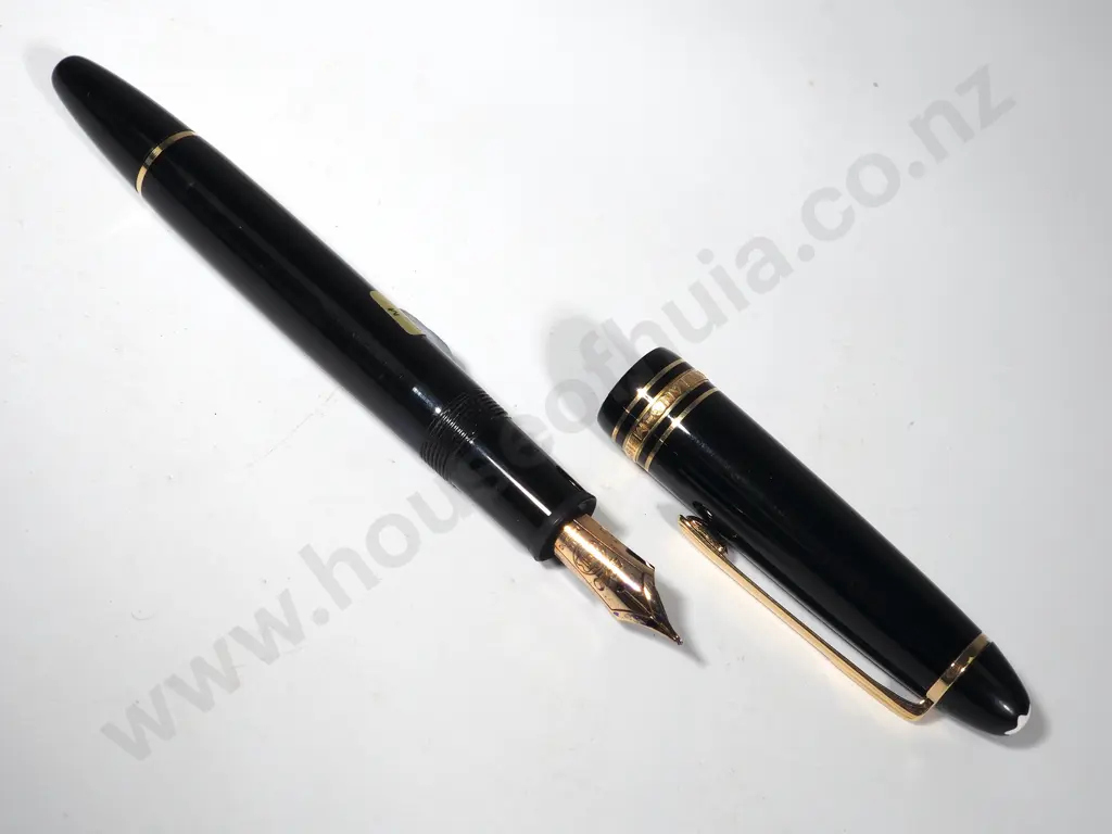 Mont Blanc Fountain Pen w Guarantee Card Image 1++