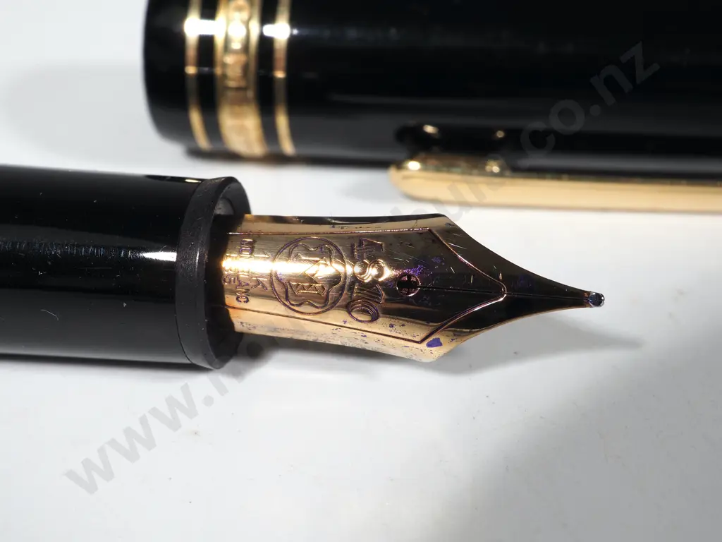 Mont Blanc Fountain Pen w Guarantee Card Image 1++