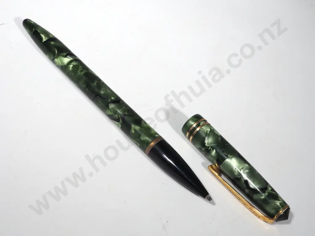One Unboxed Vintage Conway Stewart Fountain Pen w 14ct Gold Nib Image 1++