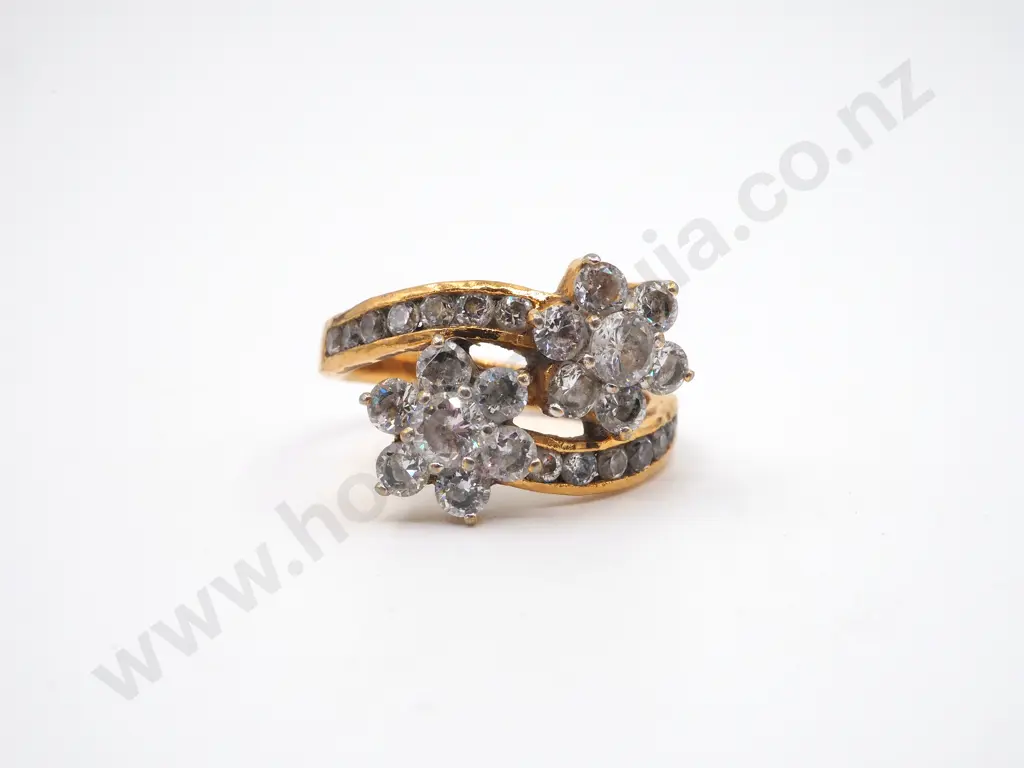 14ct Gold Sparkly CZ Ring Image 1++