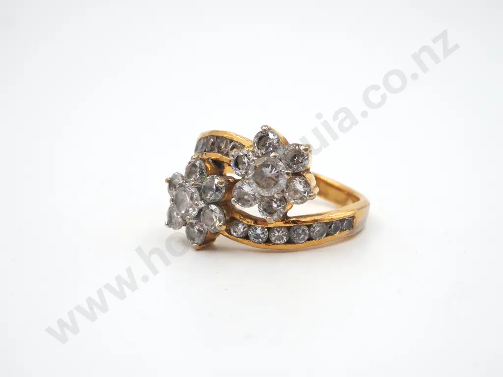 14ct Gold Sparkly CZ Ring Image 1++