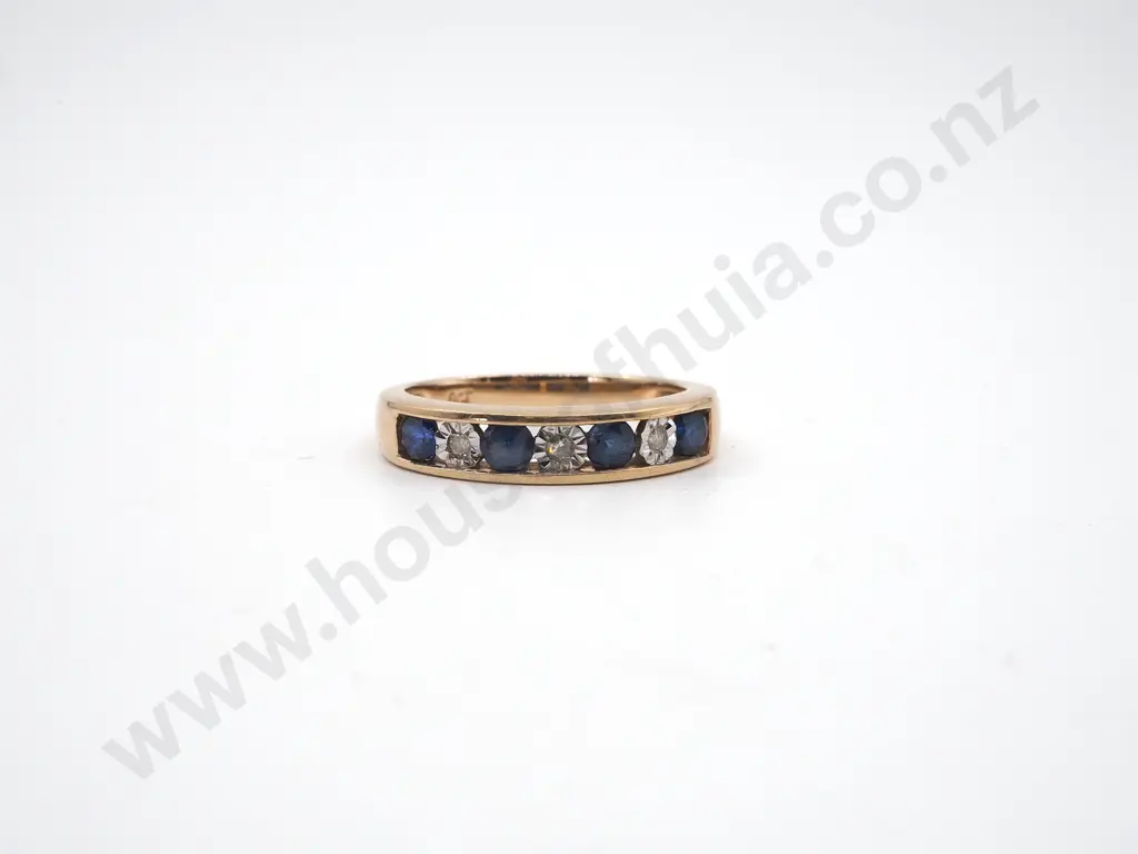 9ct Gold Ring w Illusion Set Diamonds & Sapphires Image 1++