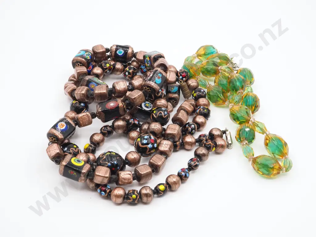 Green Cut Bead Necklace Image 1++