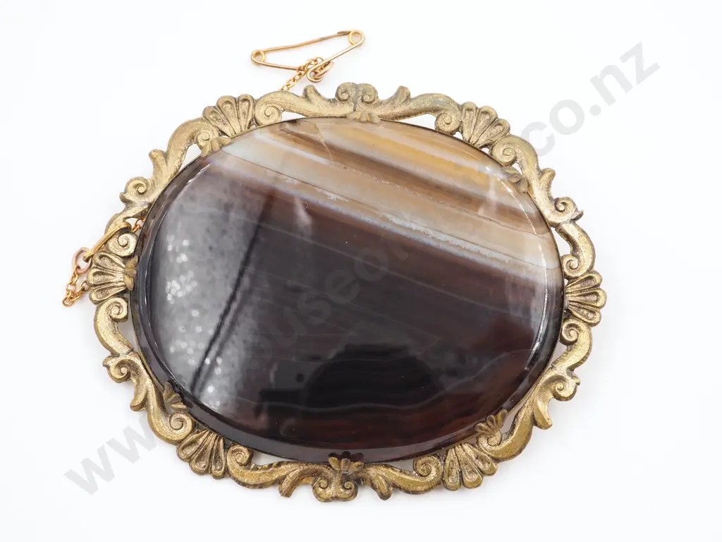 Large Agate Brooch with Gilt Surround  Image 1++