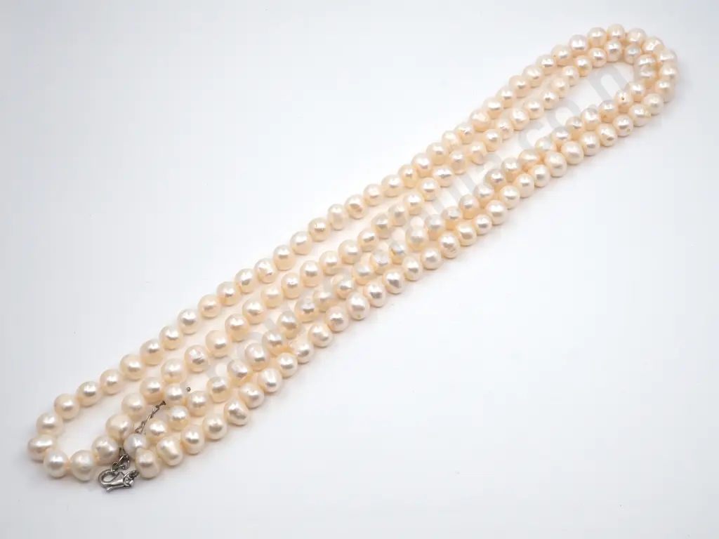 Large String of Pearls  Image 1++