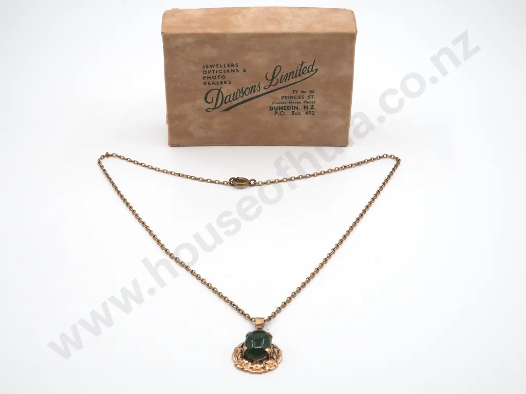 9ct Gold Greenstone Pendant on Plate chain in Vintage Stewart Dawson Box  Image 1++
