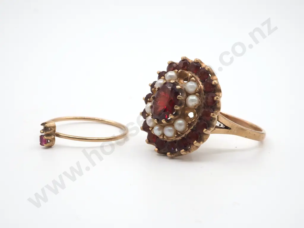 Two 9ct Gold Garnet Rings A/F  Image 1++