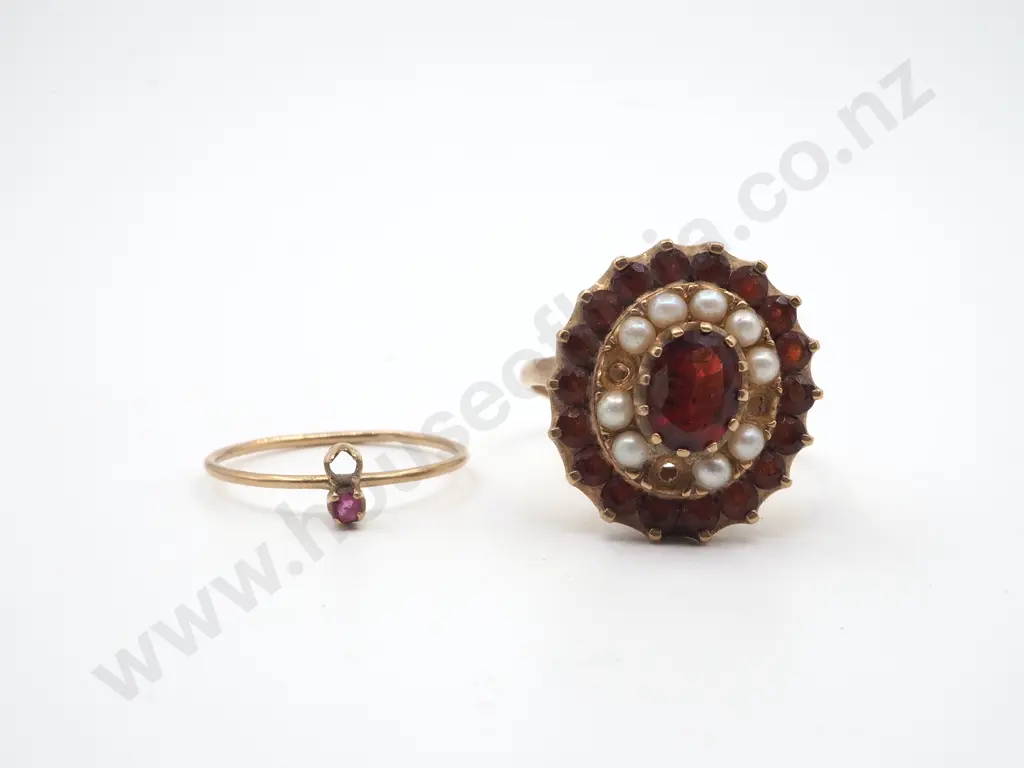 Two 9ct Gold Garnet Rings A/F  Image 1++