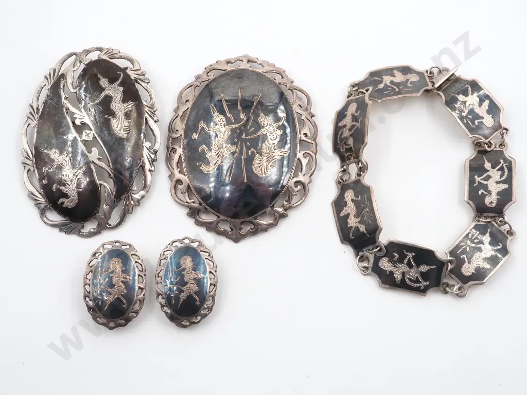 Siam Sterling Jewellery: 2 Brooches, Bracelet & Clip-On Earrings Image 1++