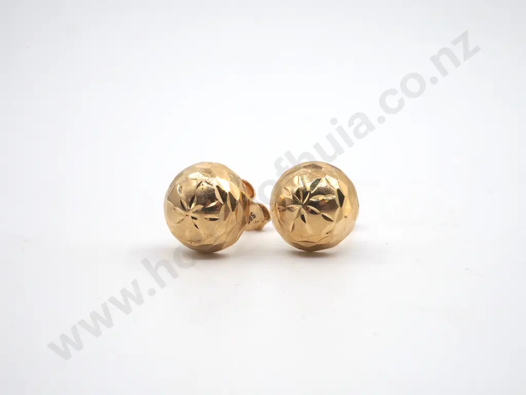 9ct Gold Domed Earrings Image 1++