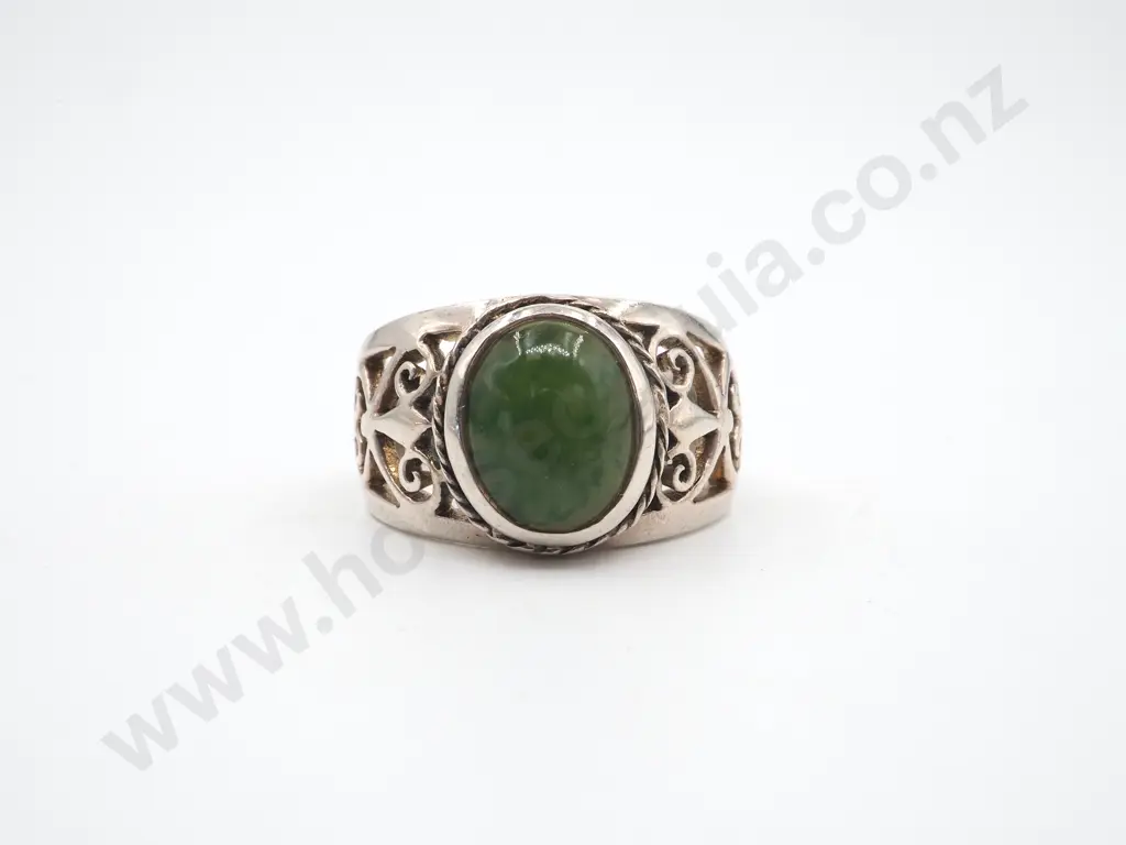 Vintage Sterling Silver & Greenstone Ring Image 1++