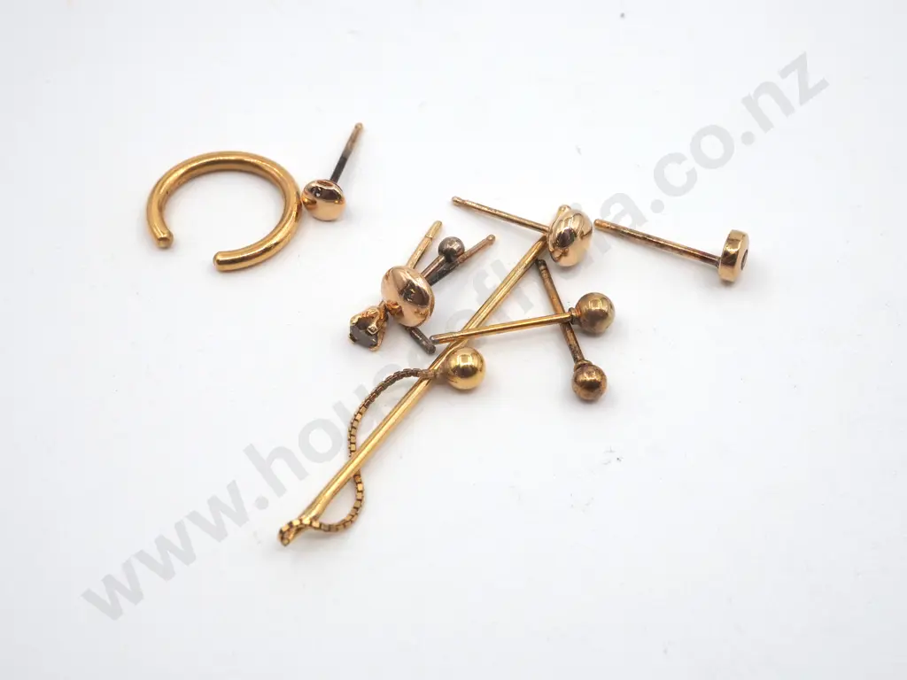 Assorted 9ct Gold Earrings Image 1++
