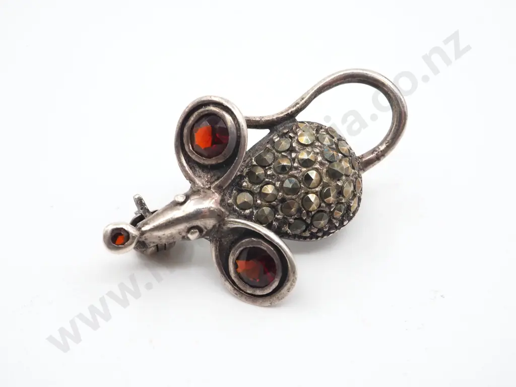 Sterling Silver  Brooch In The Form of a Mouse  Image 1++