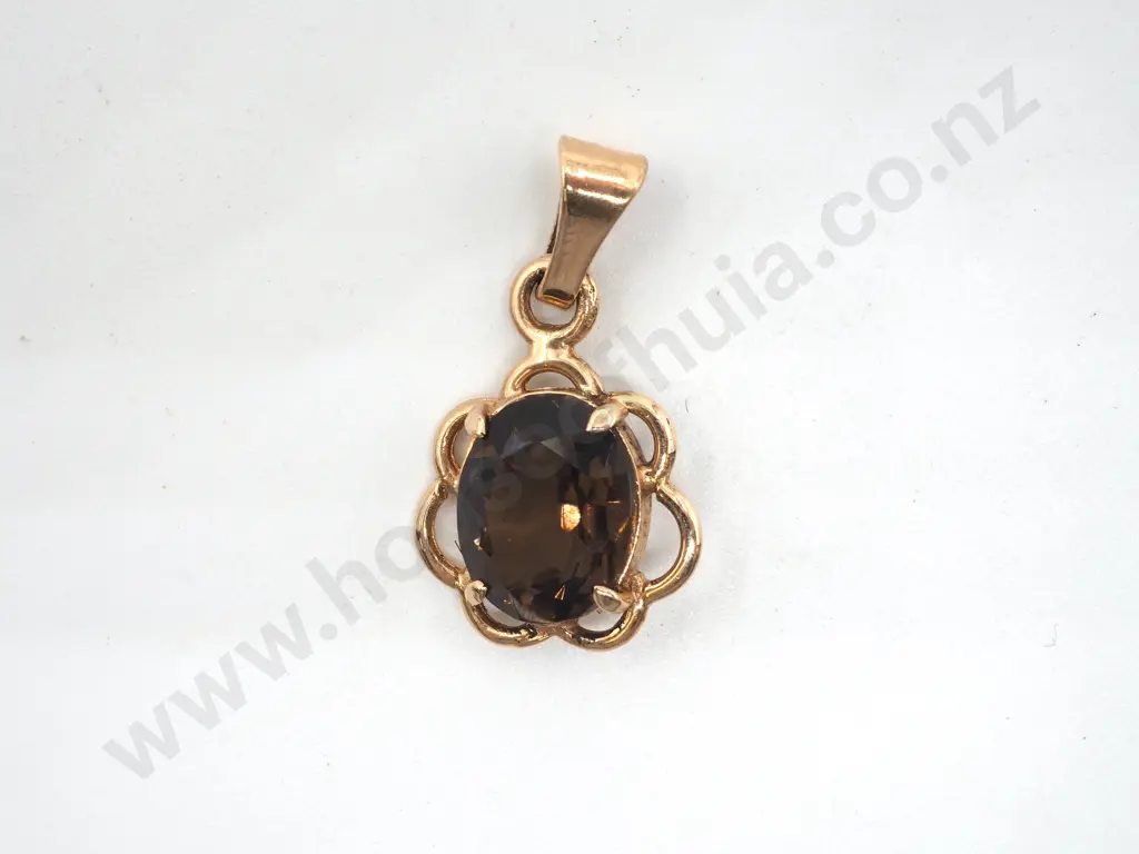 9ct Gold Topaz Pendant Image 1++