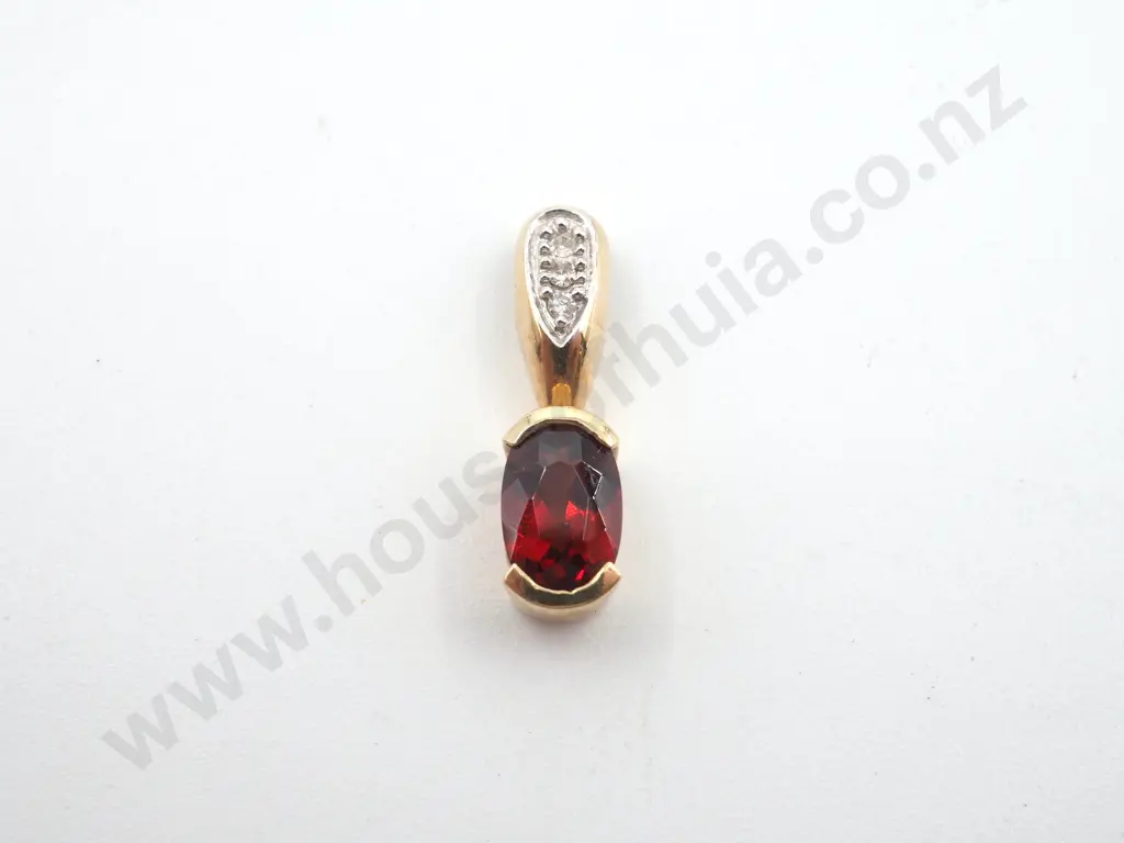 9ct Gold Garnet & Diamond Pendant Image 1++