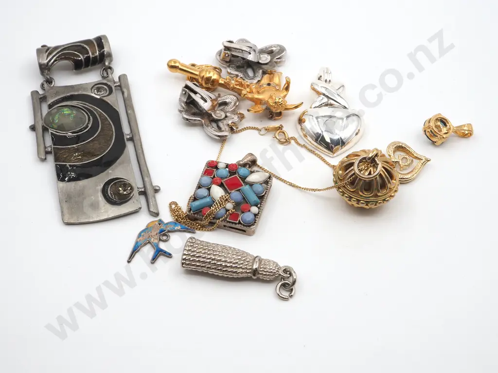 Three Gilt Pendant & a T Bar, Pair of Earrings, & Five  Various Pendants Image 1++