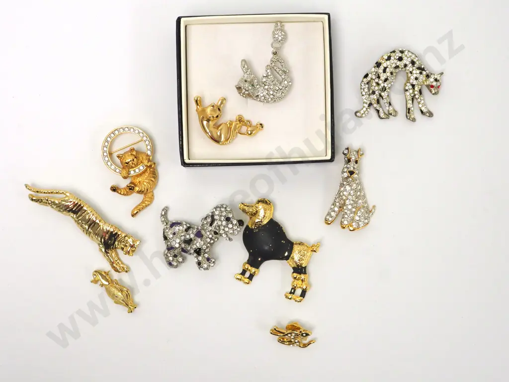 Bag of Costume Jewellery Containing Animal Themed Jewellery, Particularly Cats Image 1++