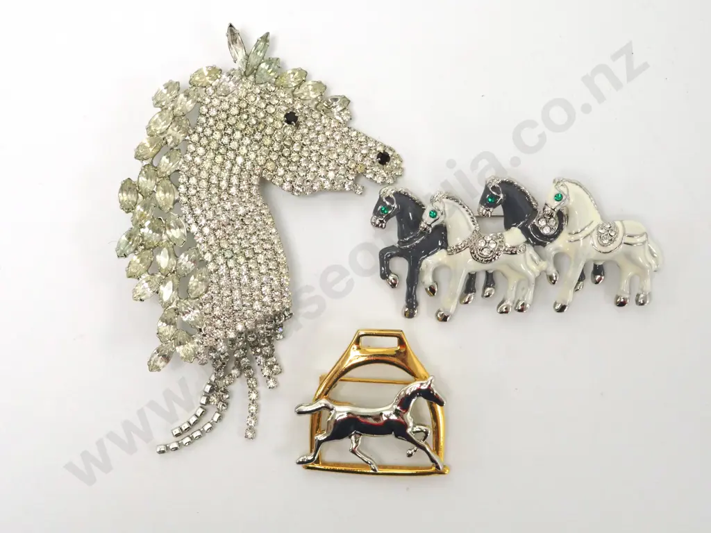 Bag of Costume Jewellery Containing Horse Themed Jewellery Image 1++
