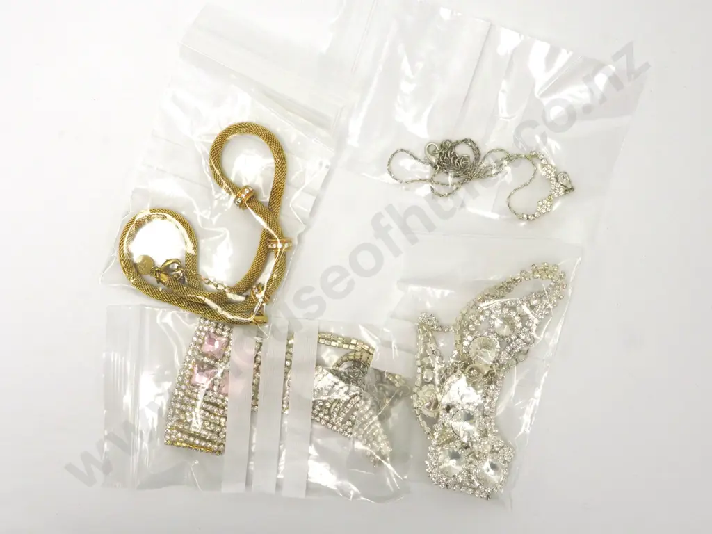 Bag of Costume Jewellery Containing  Mainly Diamantés Image 1++