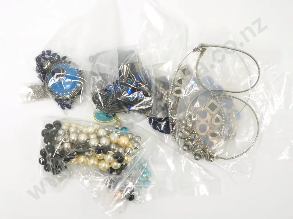 Bag of Costume Jewellery Containing Beads, Earrings and Chokers Image 1++