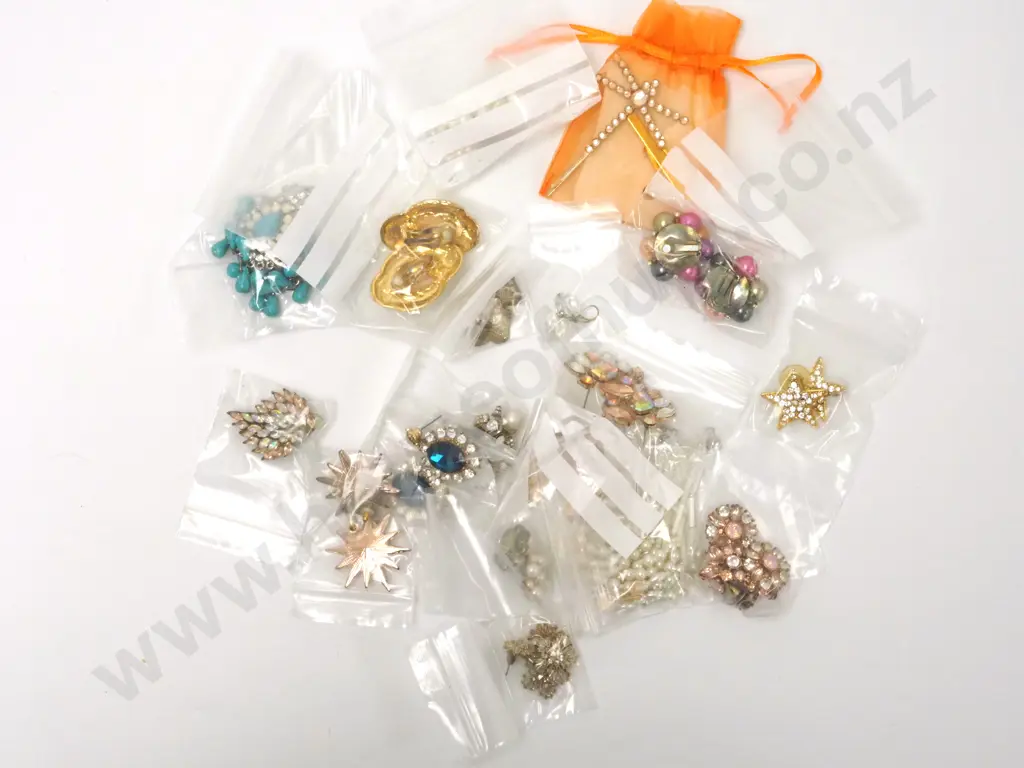 Bag of Costume Jewellery Containing Earrings and Hair Clips Image 1++