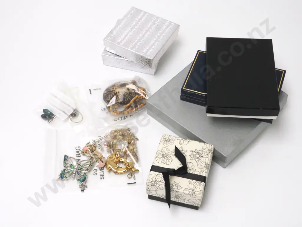 Bag Containing a Variety of Costume Jewellery. Image 1++