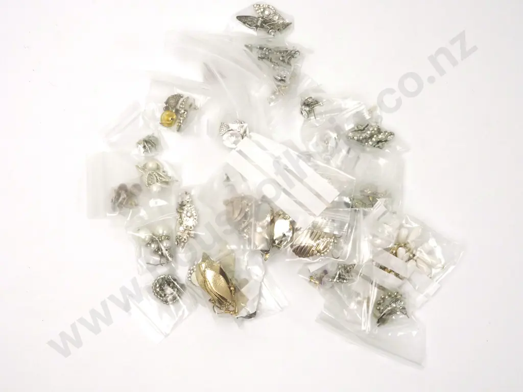 Bag of Silver Costume Jewellery Mostly Earrings  Image 1++