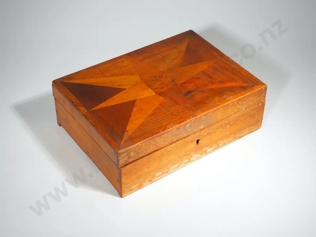 Deed Box Inlaid With New Zealand Timbers In The Form Of A Star Image 1++