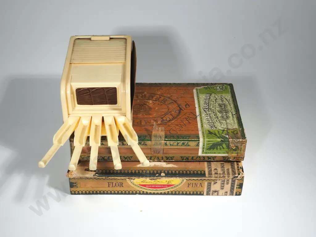 Vintage Rolinx Cigarette Dispenser Circa 1950 & Two Vintage Cigar Boxes Image 1++