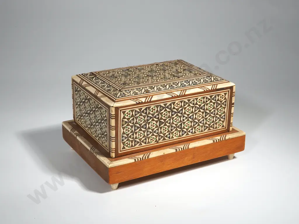 Vintage Inlaid Wooden Music Box Cigarette Dispenser  Image 1++