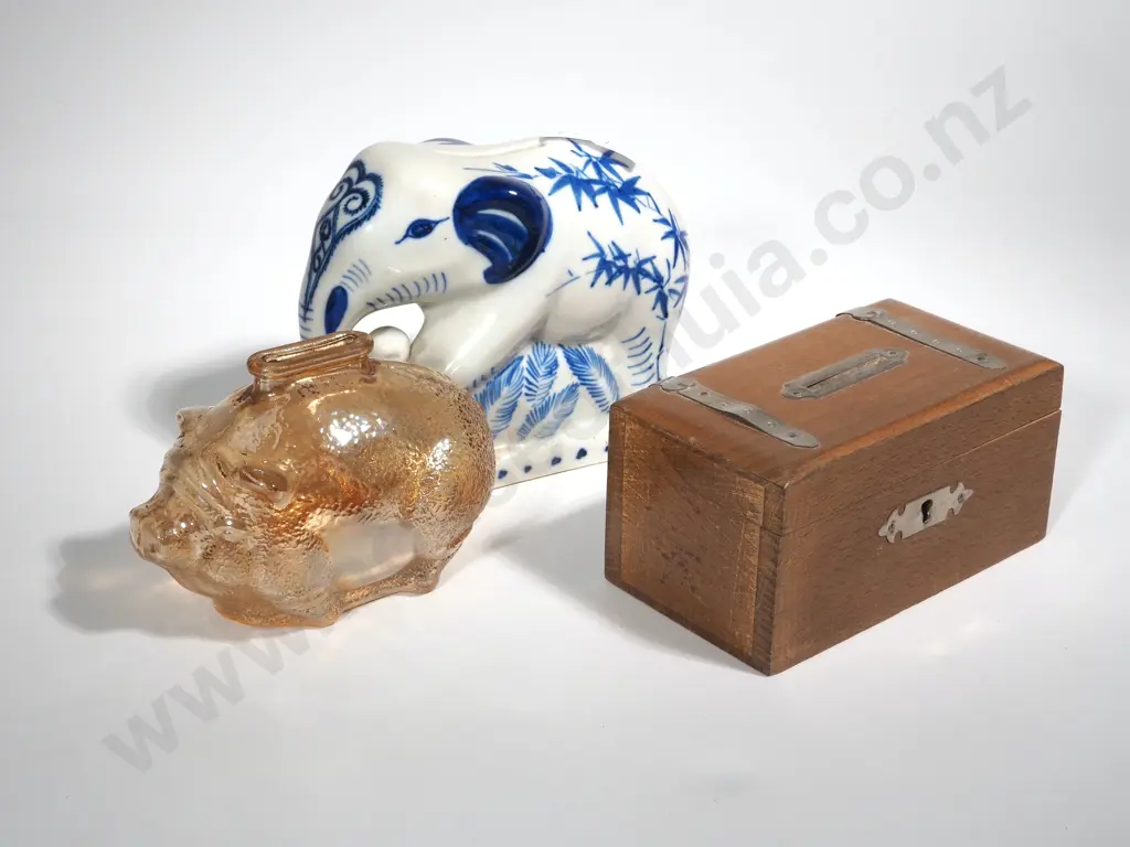 Three Money Boxes Including a Lustre Pig, Blue & White Elephant & A  Wooden Box  Image 1++