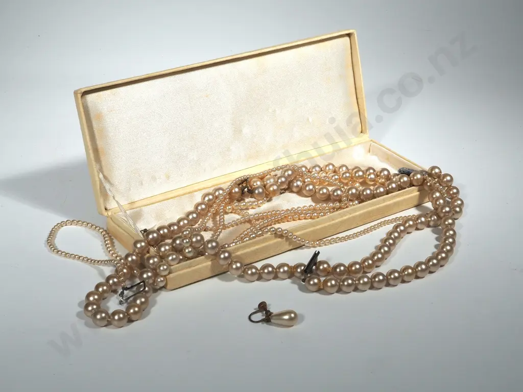 Vintage Faux Pearls Image 1++