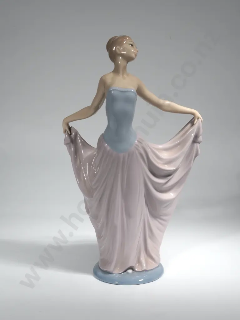 Large Hallmarked Lladro Figurine Dancing Woman Image 1++