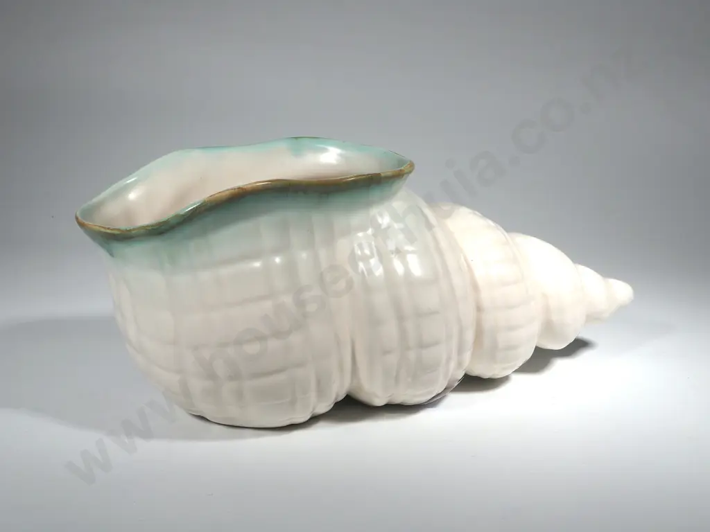 Large Shorter & Son Ltd Shell Vase Image 1++
