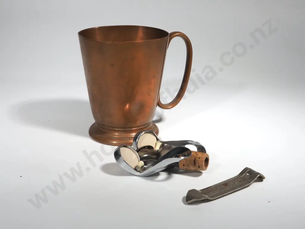 Copper Mug  Containing Wine Pourer, Bottle Openers & Stoppers Image 1++