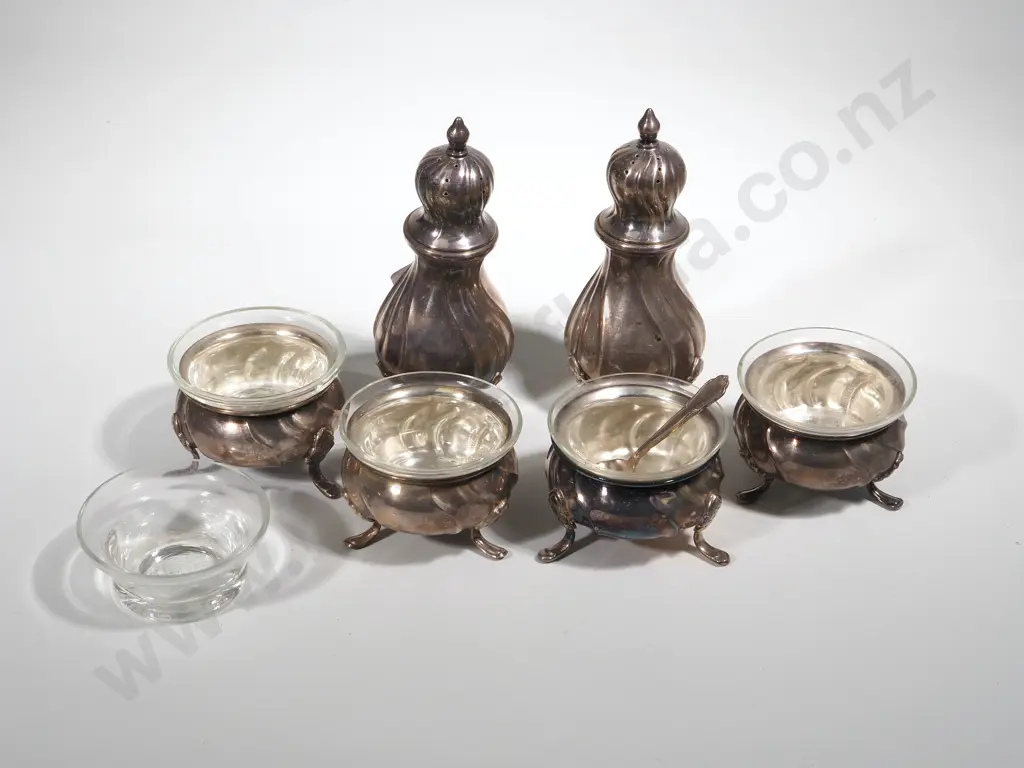 Four S/P Salts w Glass Liners & Two S/P Pepper Pots Image 1++