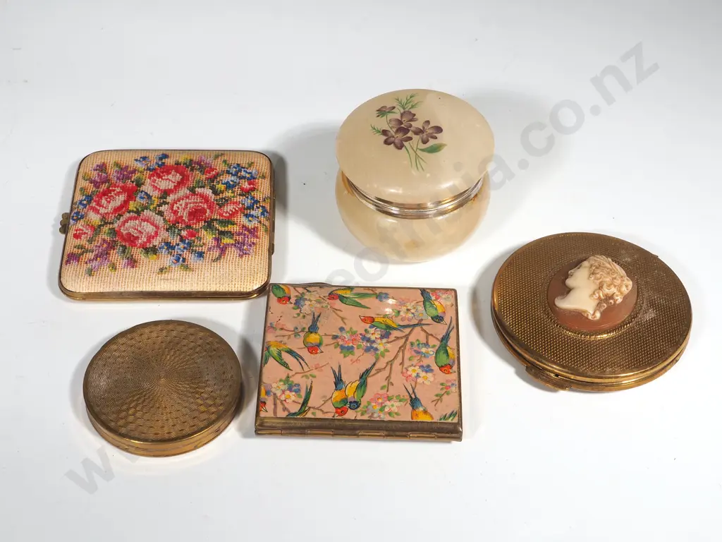 Four Vintage Powder Compacts & An Alabaster LIdded Toilet Jar &  Image 1++
