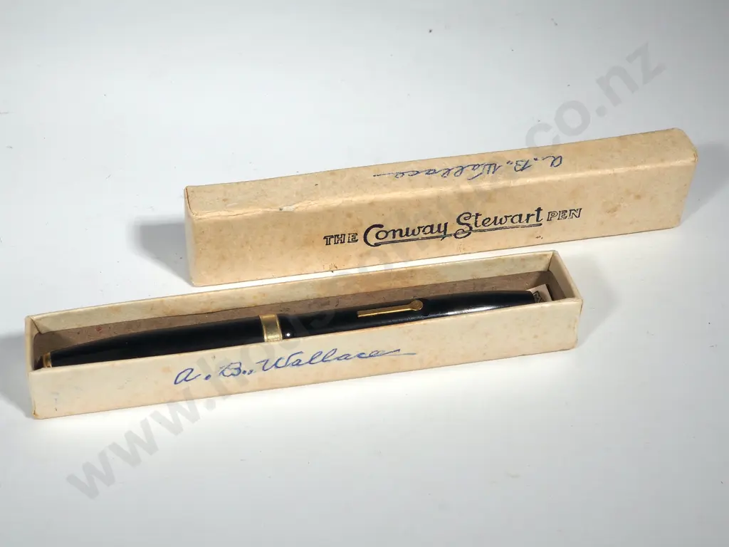 Cased Conway Stewart Fountain Pen Image 1++