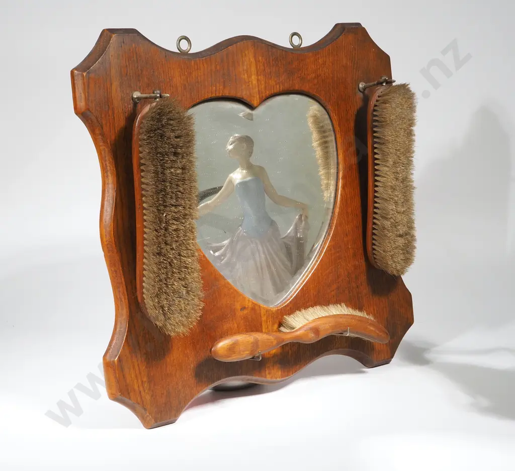 Heart Shaped Mirror with Three Clothes Brushes Image 1++