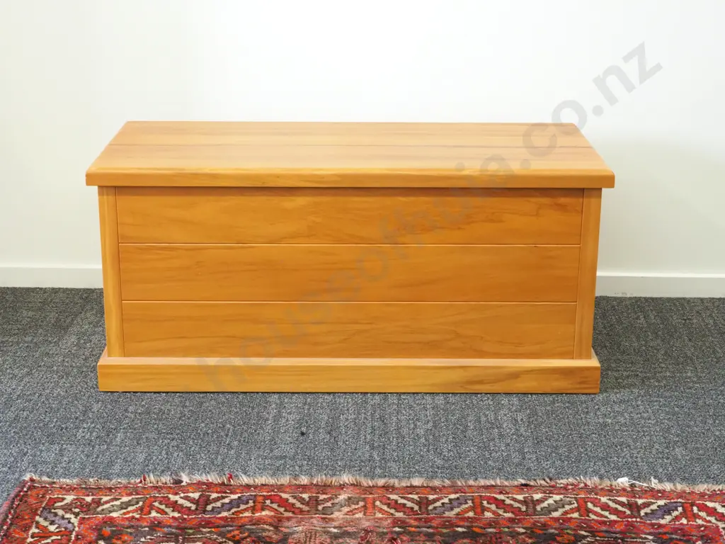 Gavin Cox Heart Rimu Treasure Chest Image 1++