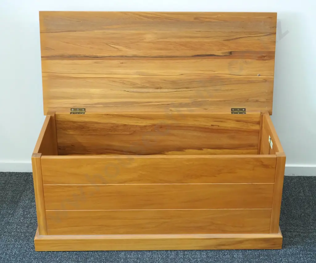 Gavin Cox Heart Rimu Treasure Chest Image 1++