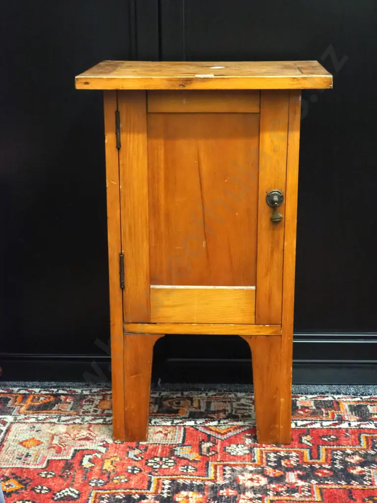 Kauri Pot Cupboard Image 1++