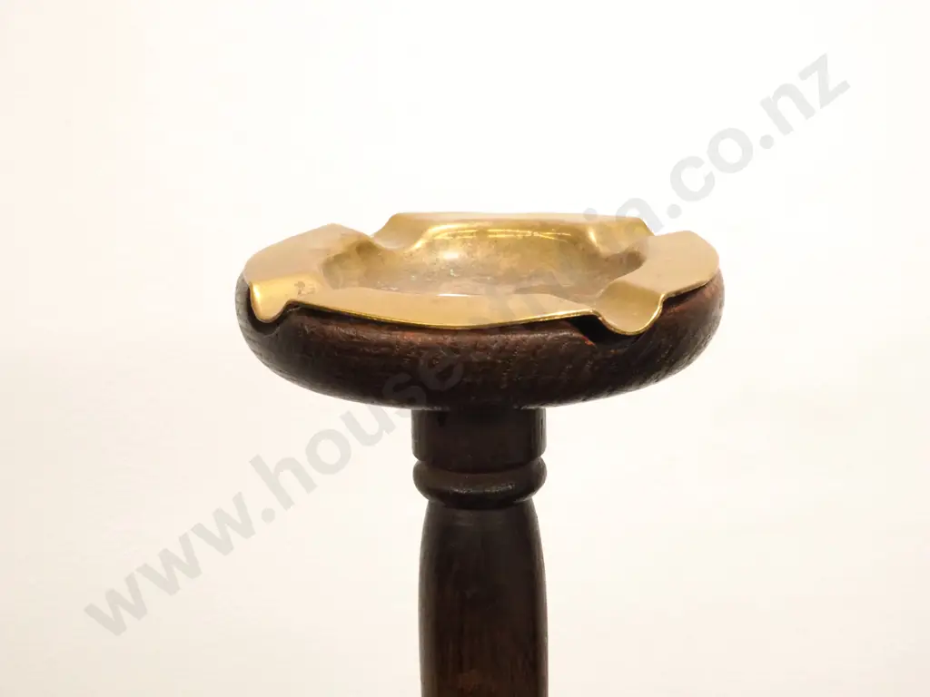 Wooden Pedastel Ashtray  Image 1++