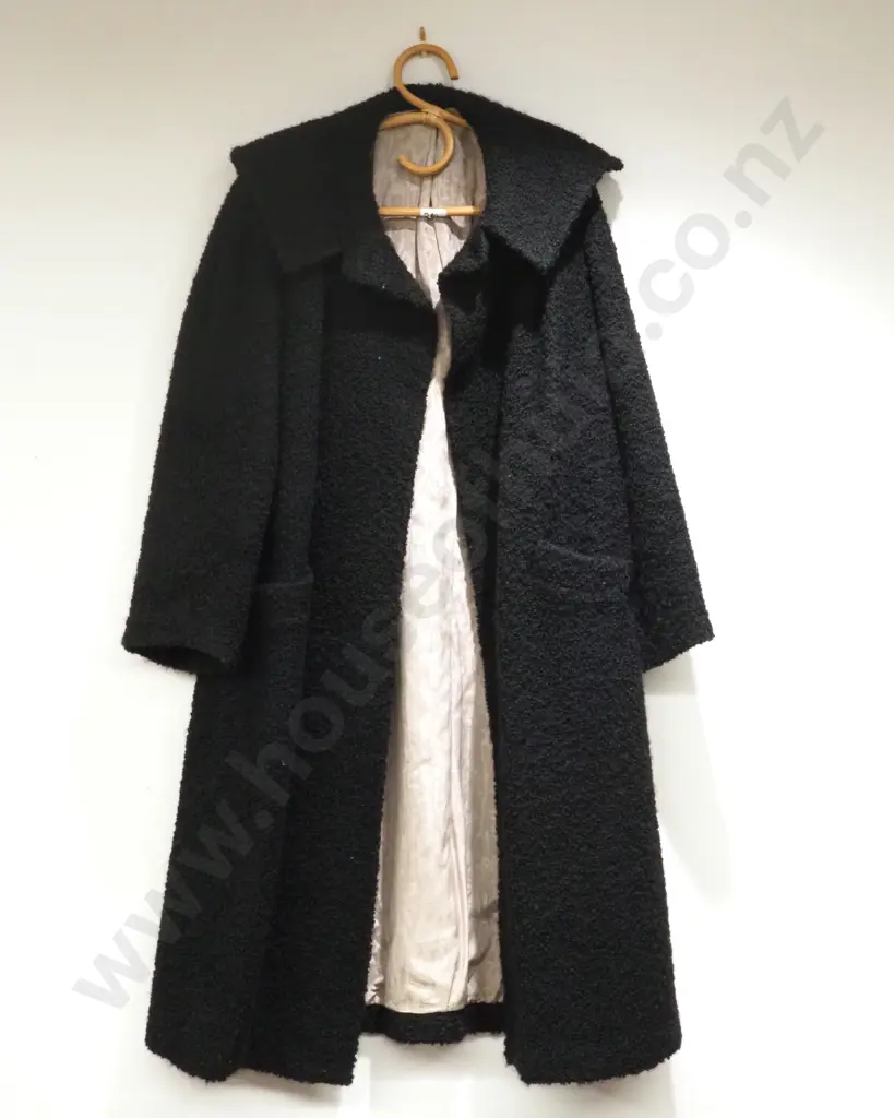 Exquisite Vintage Black Woollen Coat Image 1++