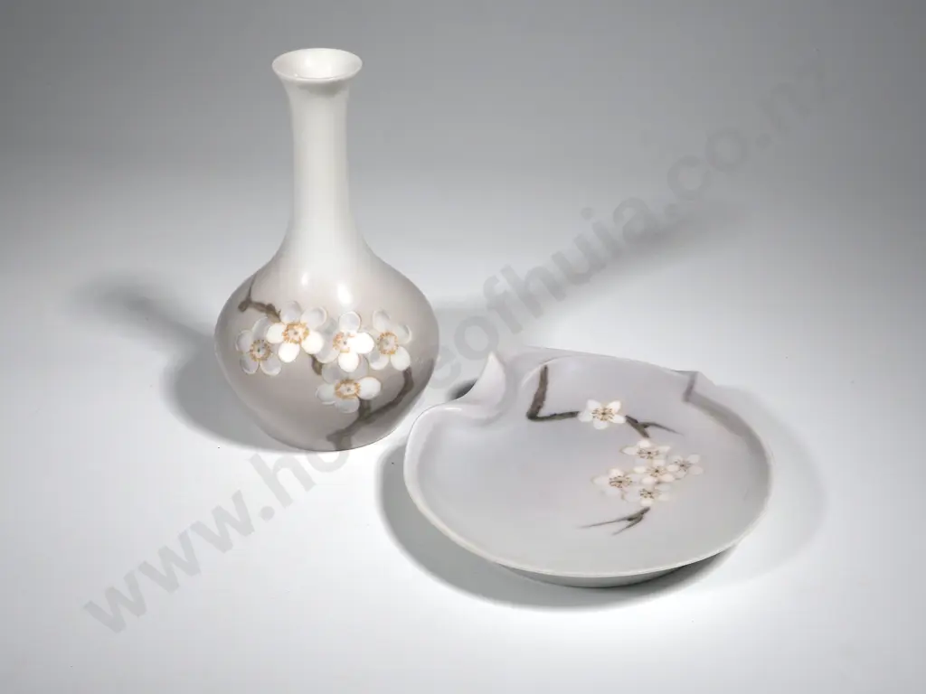 B & G Specimen Vase  & Pin Dish In the Apple Blossom Pattern  Image 1++