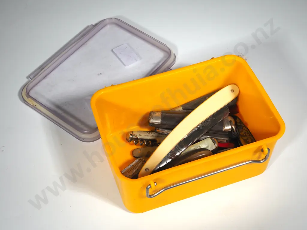 Box Containing Cut Throat Razors & Vintage Pocket Knives  Image 1++