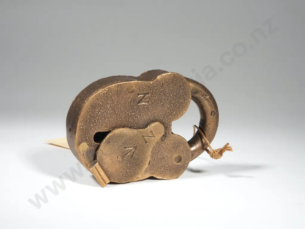 New Zealand Rail Broad Arrow marked Large brass Padlock Image 1++